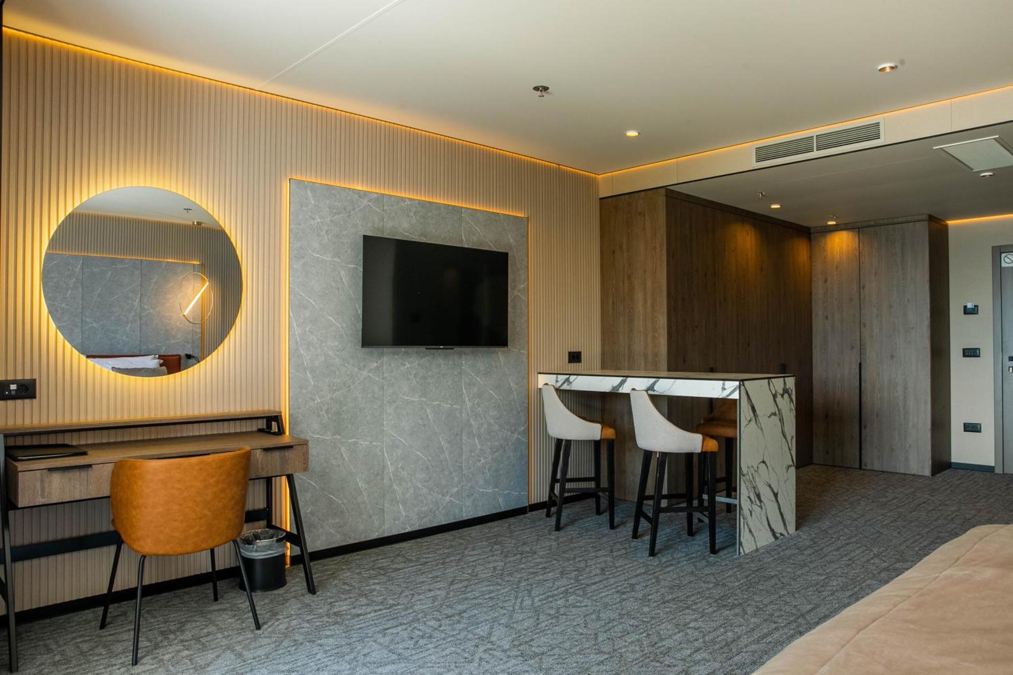 Hotel Medistone โอมิช ภายนอก รูปภาพ